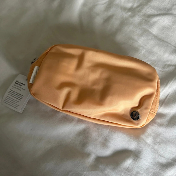 🆕🧡 Lululemon Everywhere Belt Bag Summer Glow - Picture 1 of 6